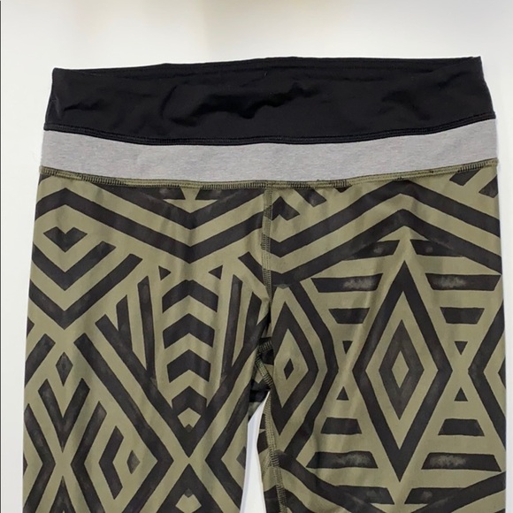 Lululemon Run: Inspire Crop II Full-On Luxtreme in Chevron Shuffle - Picture 9 of 14